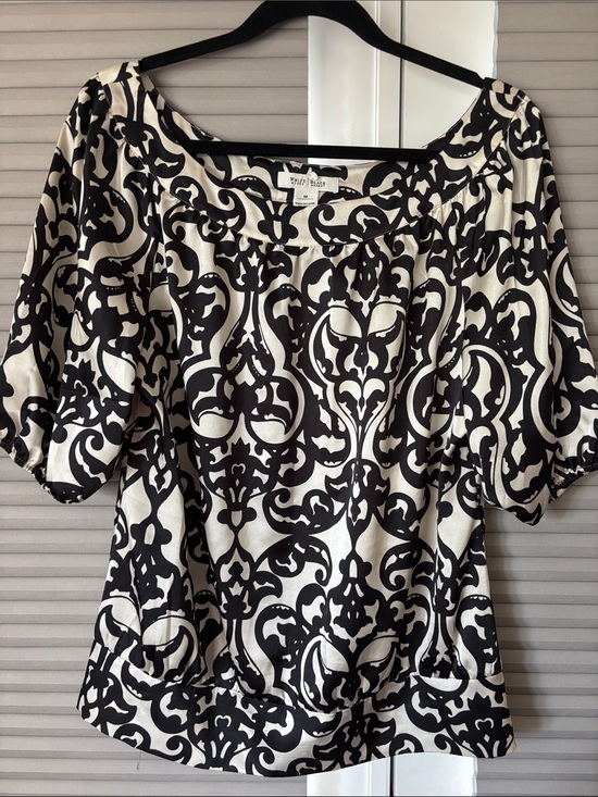 White House Black Market Tops - White House Black Market Black & White Patterned Puff-Sleeve Blouse